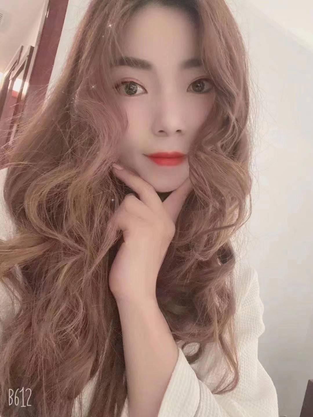 妹子很漂亮，身材也好